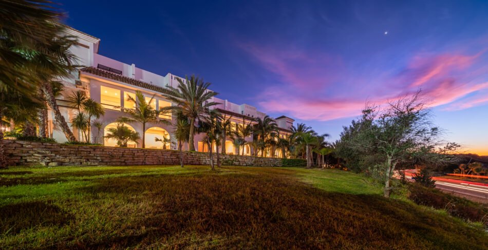 Best Places to Stay : Luxurious Comfort at Mnar Castle in Tangier