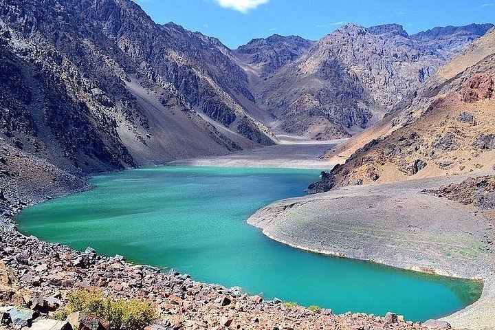 Lago Ifni: Guía de Viaje a un Tesoro Escondido del Alto Atlas