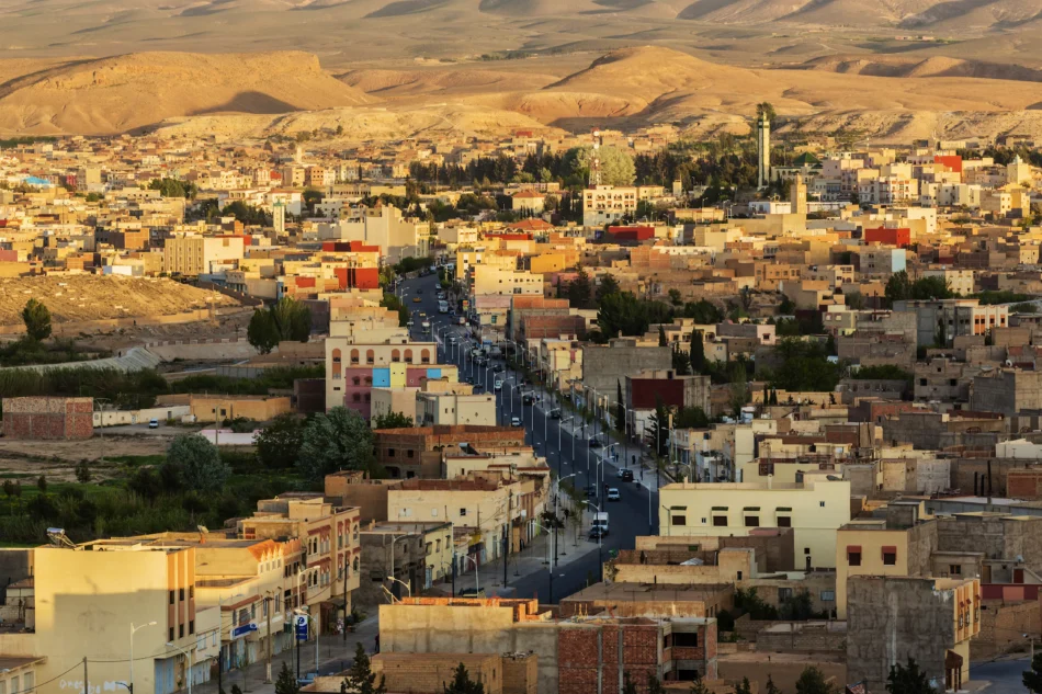 Pueblo Rural Marruecos Midelt: tradición y naturaleza