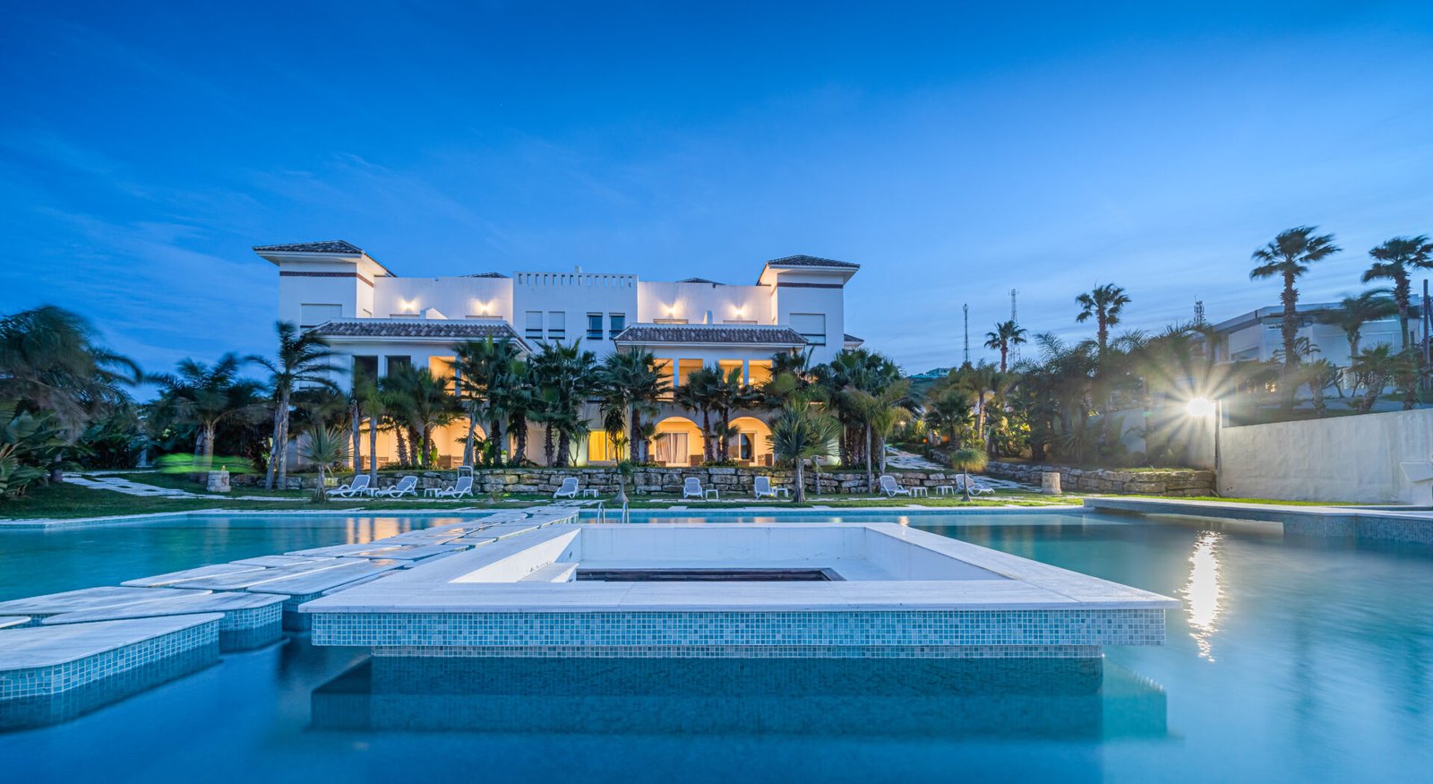 Réservation hôtel à Tanger – Séjour luxe au Mnar Castle Maroc